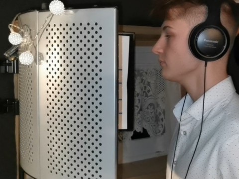 j
