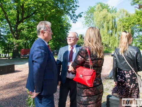 1017828-1622737232-22249000