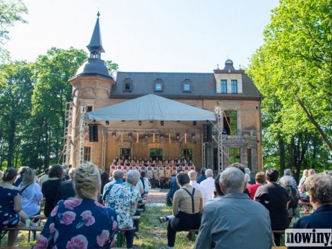 1017885-1622737243-53517100